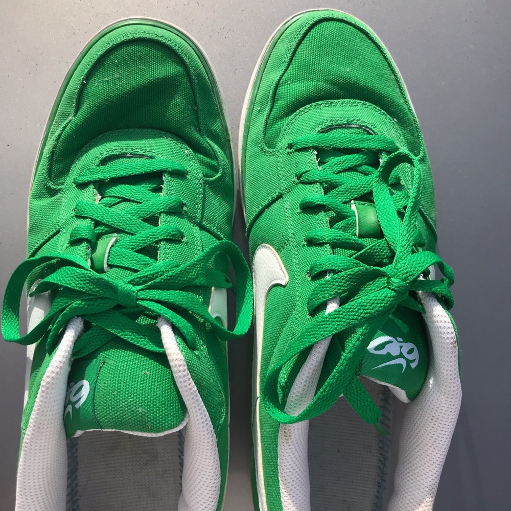 COPY - NIKE 6.0 MAVRK GREEN SIZE 13